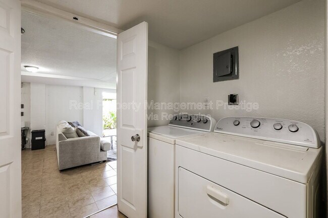 2219 72nd St Unit B