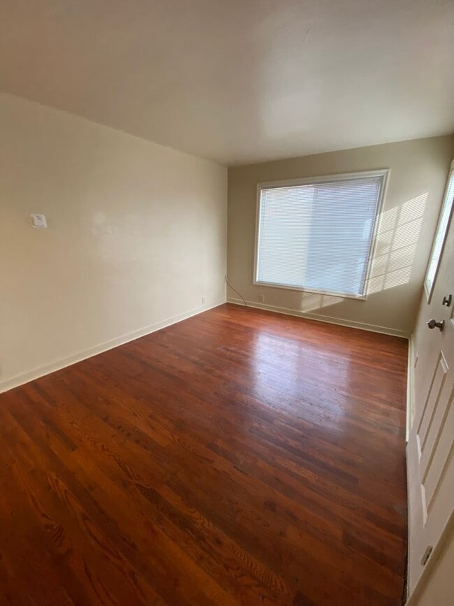 420 Burns St Unit 422 - Burns