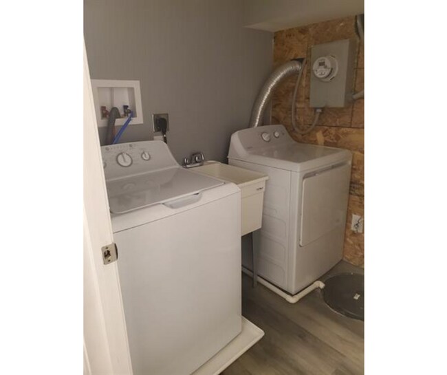 Photo - 1607 Division St Unit 2B Available $600