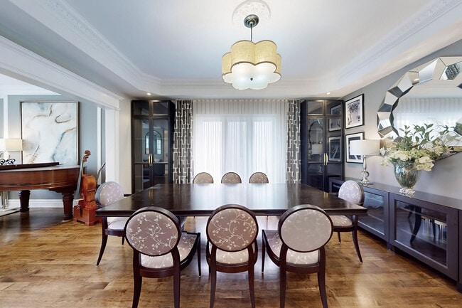 Building Photo - 567 Melrose Ave