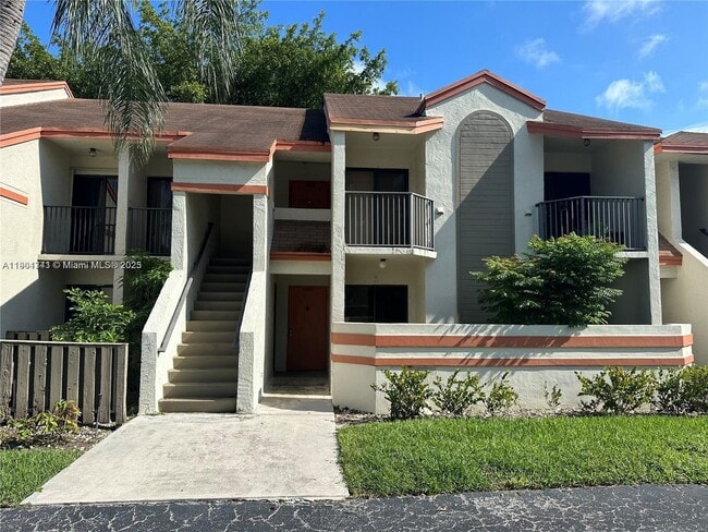 Building Photo - 5595 Courtyard Dr Unit 5595