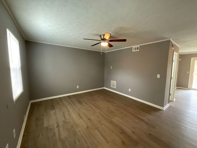 Photo - 1439 Springleaf Cir SE