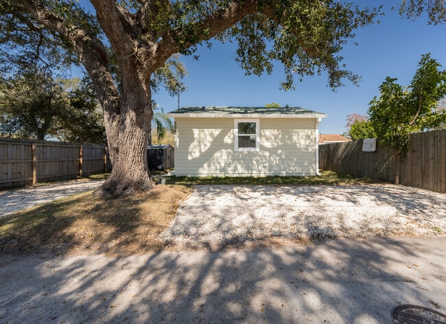 Photo - 4825 5th St N