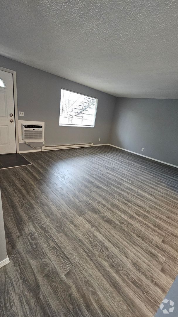 Building Photo - 2 Bedroom Lewiston Orchards Apartment Unit 1