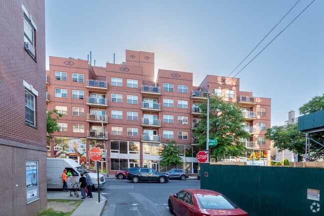 Photo - 35-19 Leavitt St