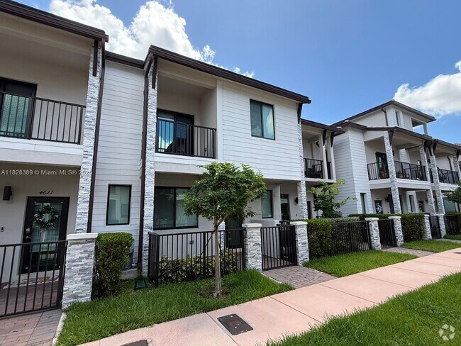 Building Photo - 4617 NW 83rd Path Rental