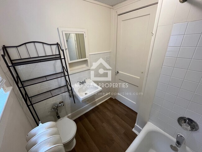 Photo - 330 E 12th St