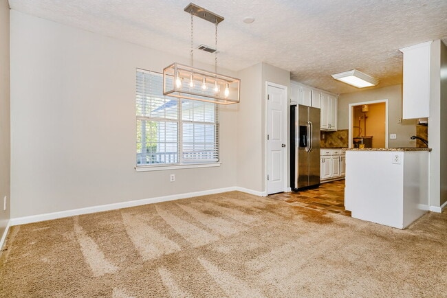 Photo - 725 Grove Pointe Cir