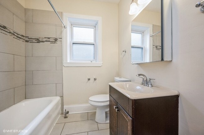 Photo - 4823 N Springfield Ave Unidad 2W