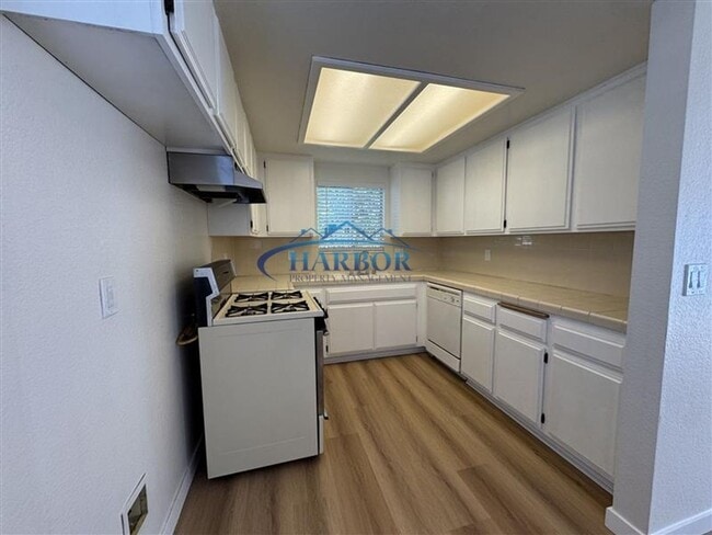 Photo - 961 W 1st St Unidad B