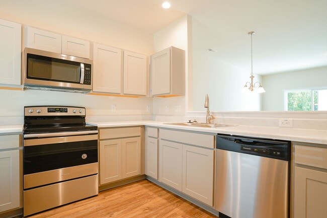 2 Bedroom, 2.5 Bath Townhome in downtown C... - 2 Bedroom, 2.5 Bath Townhome in downtown C...