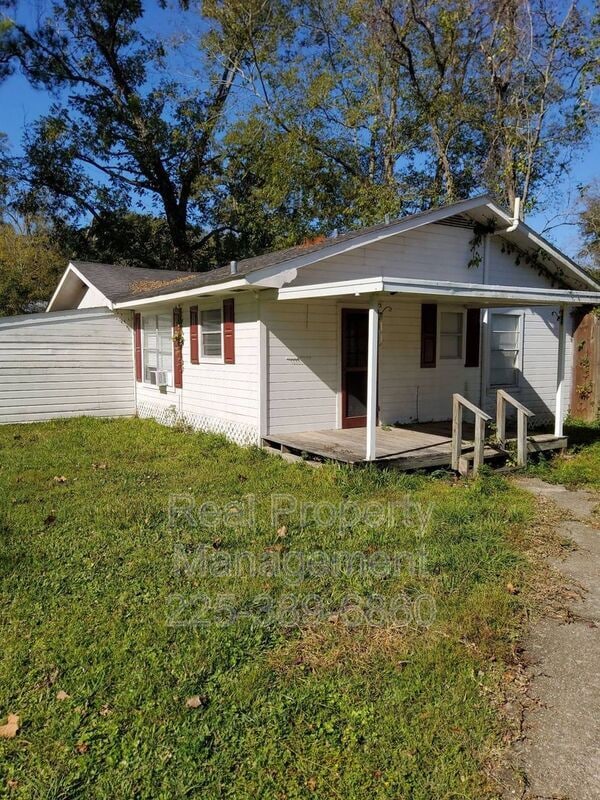 Building Photo - 1208 N Willow Ave