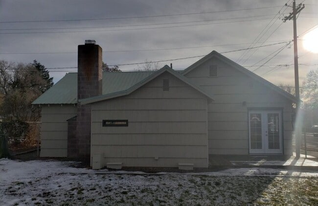 Photo - 102 S Chestnut St