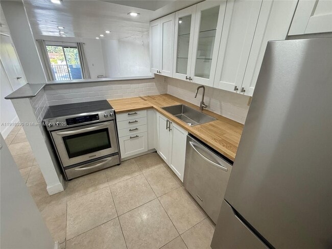 Photo - 4600 SW 67th Ave