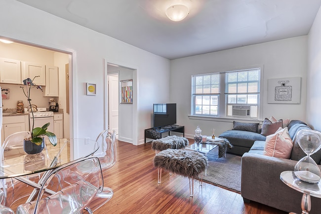 Photo - The Charmer Apartments