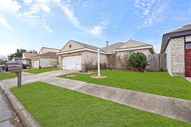 Photo - "Charming 3-Bedroom Haven on Gladewell Drive with Elegant Granite Touches!"