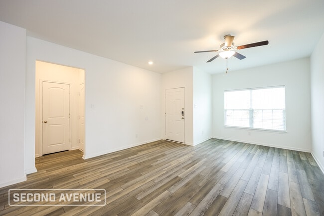 Photo - 10915 Lafayette Lp