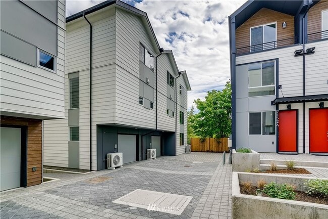 Photo - Immaculate 3 Bed 2 Bath Seattle Townhome @ An Incredible Location!