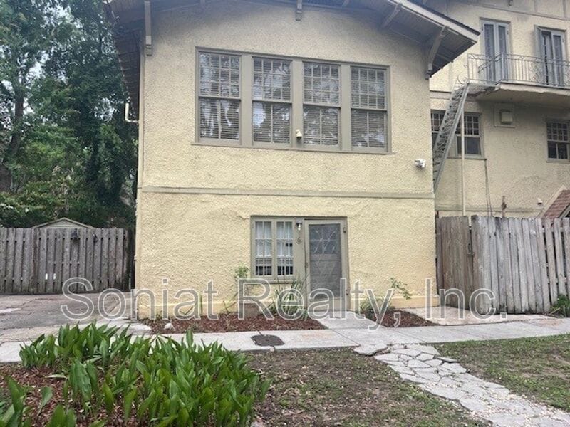 Photo - 7 Allard Boulevard