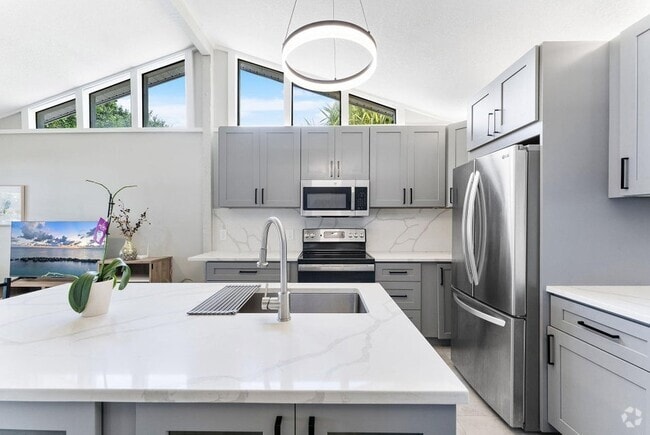 Building Photo - 1292 SW 25th Ave Rental