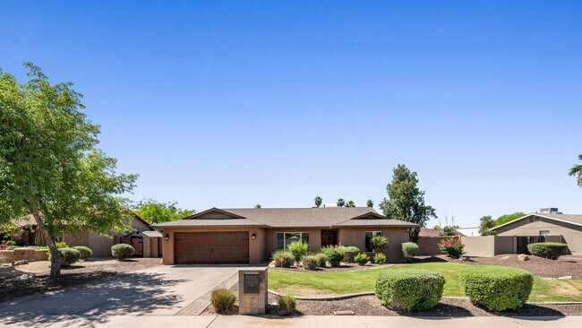 Photo - **STUNNING 3 BEDROOM/2 BATHROOM FULLY RENOVATED HOME IN SCOTTSDALE!! (THUNDERBIRD & 52ND ST)**
