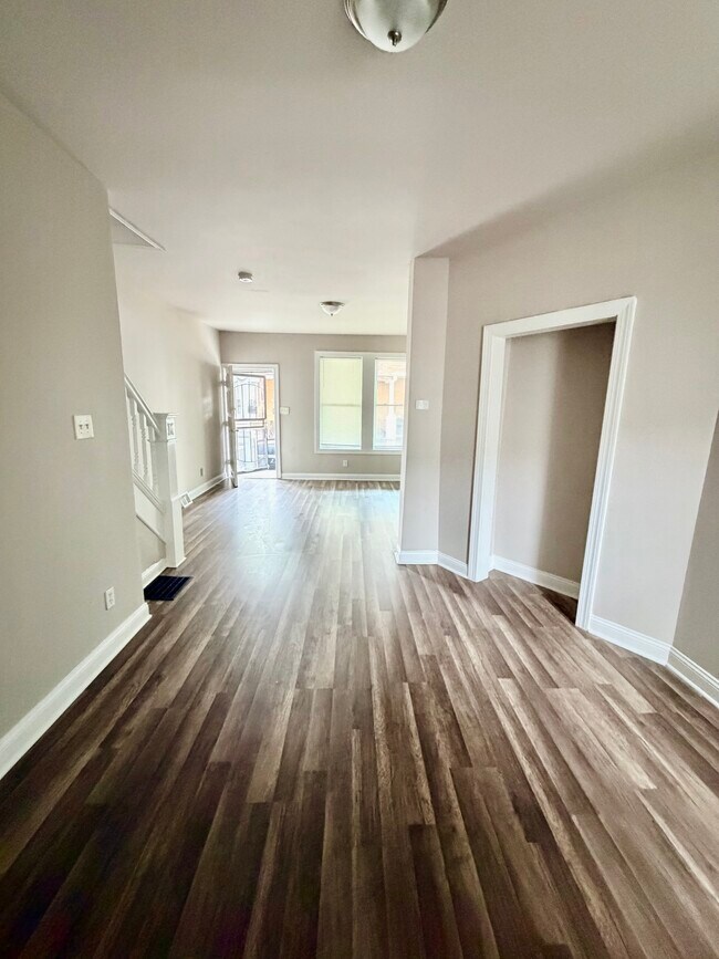 Photo - 5537 Harmer St