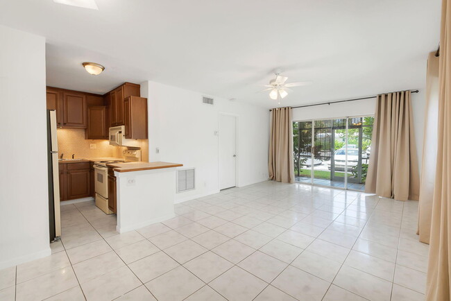 Photo - 3040 NE 16th Ave Unit 101