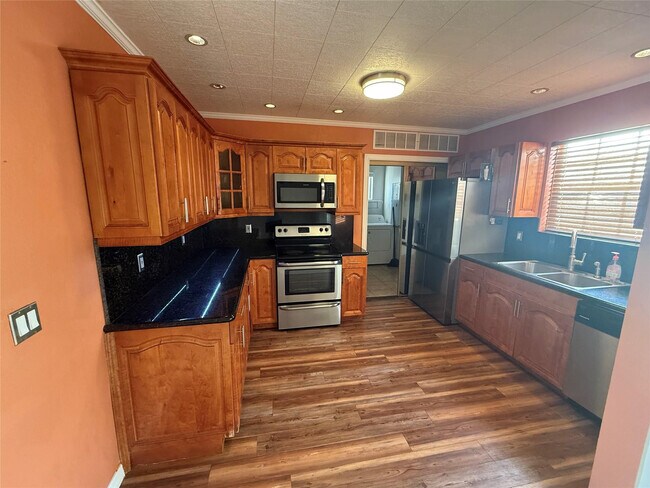 Photo - 330 N 65th Way