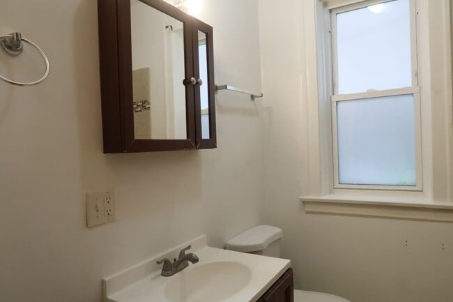 Photo - 4446 W Walton St Unidad Bsmt