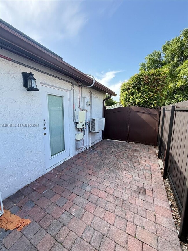 14203 SW 153rd Terrace Unidad A