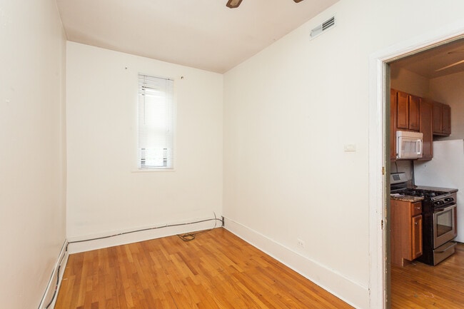 Building Photo - 1944 N Bissell St Unit ground