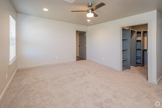 2BR, 2BA - 1064SF - Bedroom - The Grayson