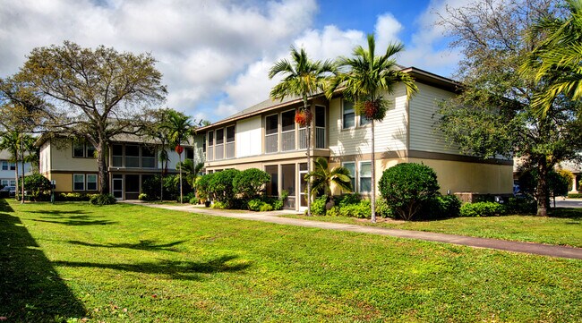 Lush Landscaping - Palm Gardens Apartments