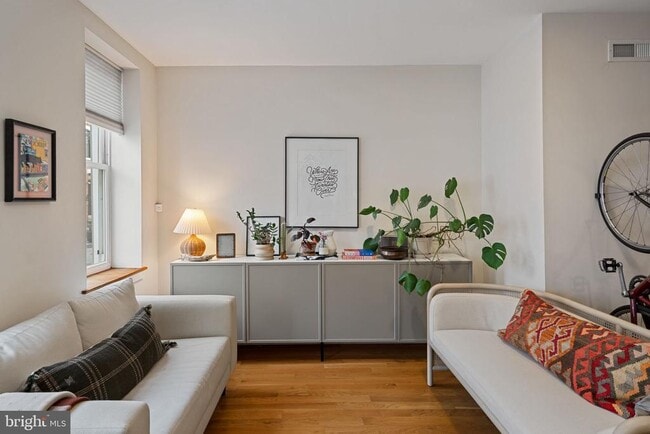 Photo - 2332 E Fletcher St