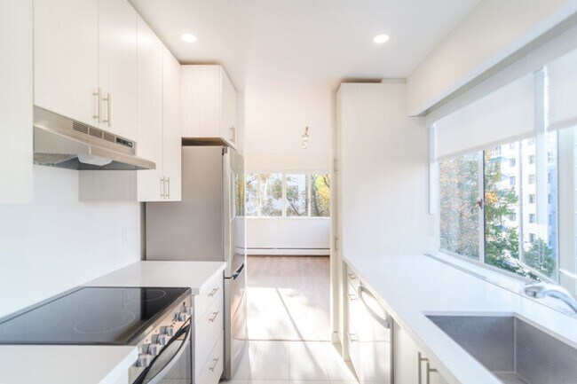 Photo - Stephen Court