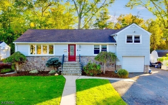 Photo - 684 Spring Ave