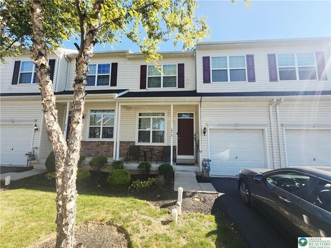 Photo - 972 King Way