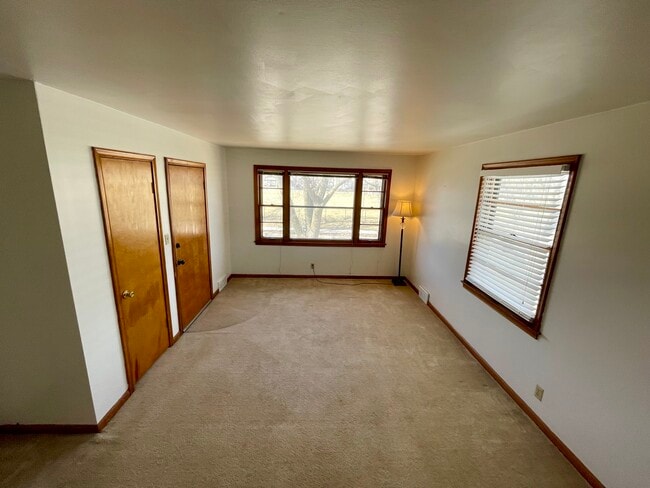 Building Photo - 3228 N Weil St Unit Upper Duplex