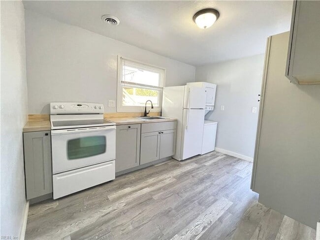 Photo - 1118 Little Bay Ave