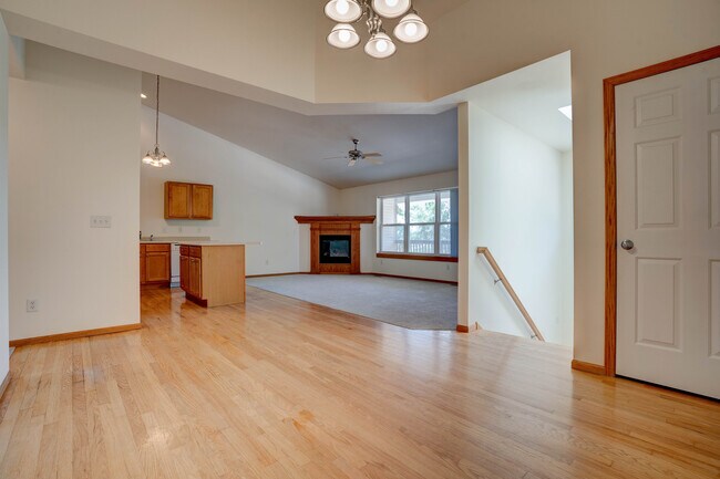 Photo - 24 Redtail Bend