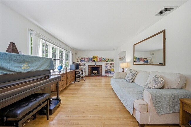 8 Brown Rd