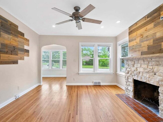 Photo - 707 McHenry Ave