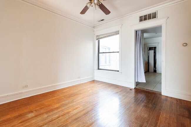 Photo - 902 W Belle Plaine Ave Unidad 2
