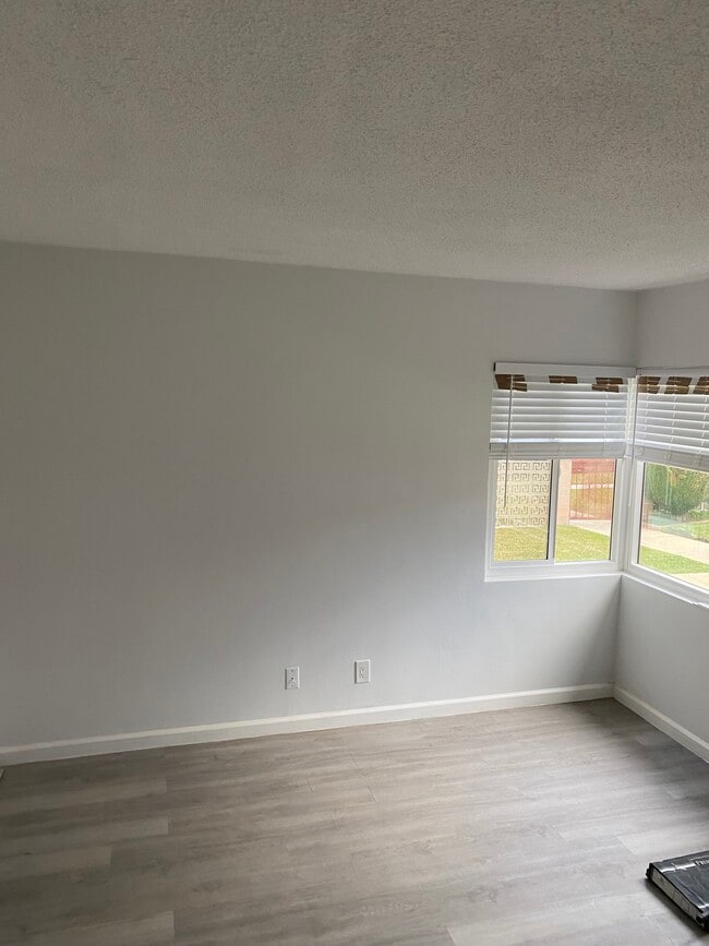 Building Photo - 2406 W Imperial Hwy Unit 2406 W imperial Hwy #c