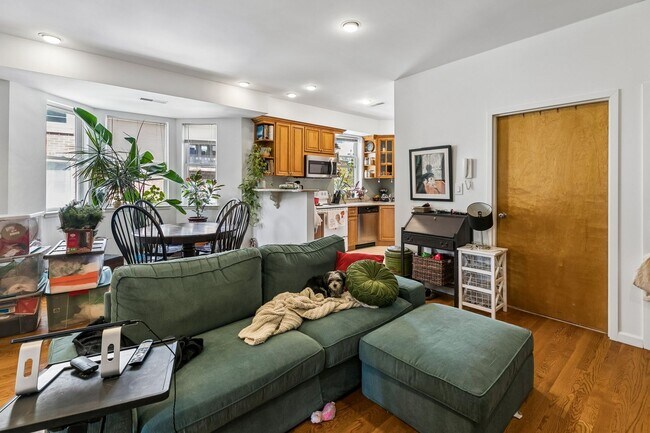 Photo - Well-maintained 2-bedroom, 1-bath bi-level apartment | Washington Square West