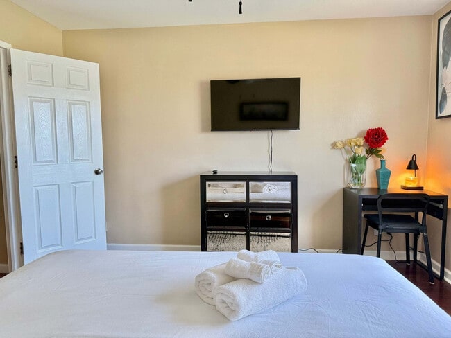 Photo - 215 Piedmont Ave NE Unit ID1299373P