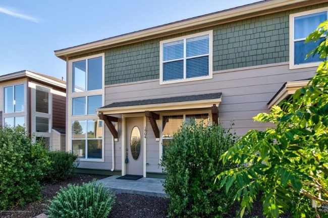 Building Photo - 1504 E Helen Way