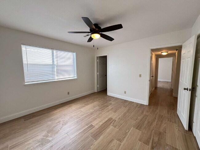 "Charming 2-Bed, 2-Bath Haven in Hollister – Your Perfect Retreat Awaits!"