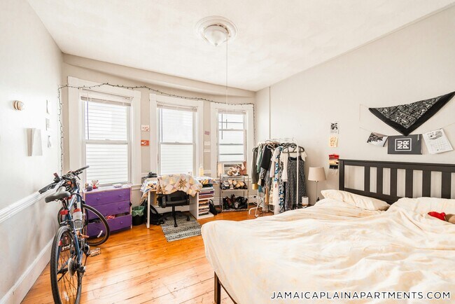 394 Centre St Unit 2