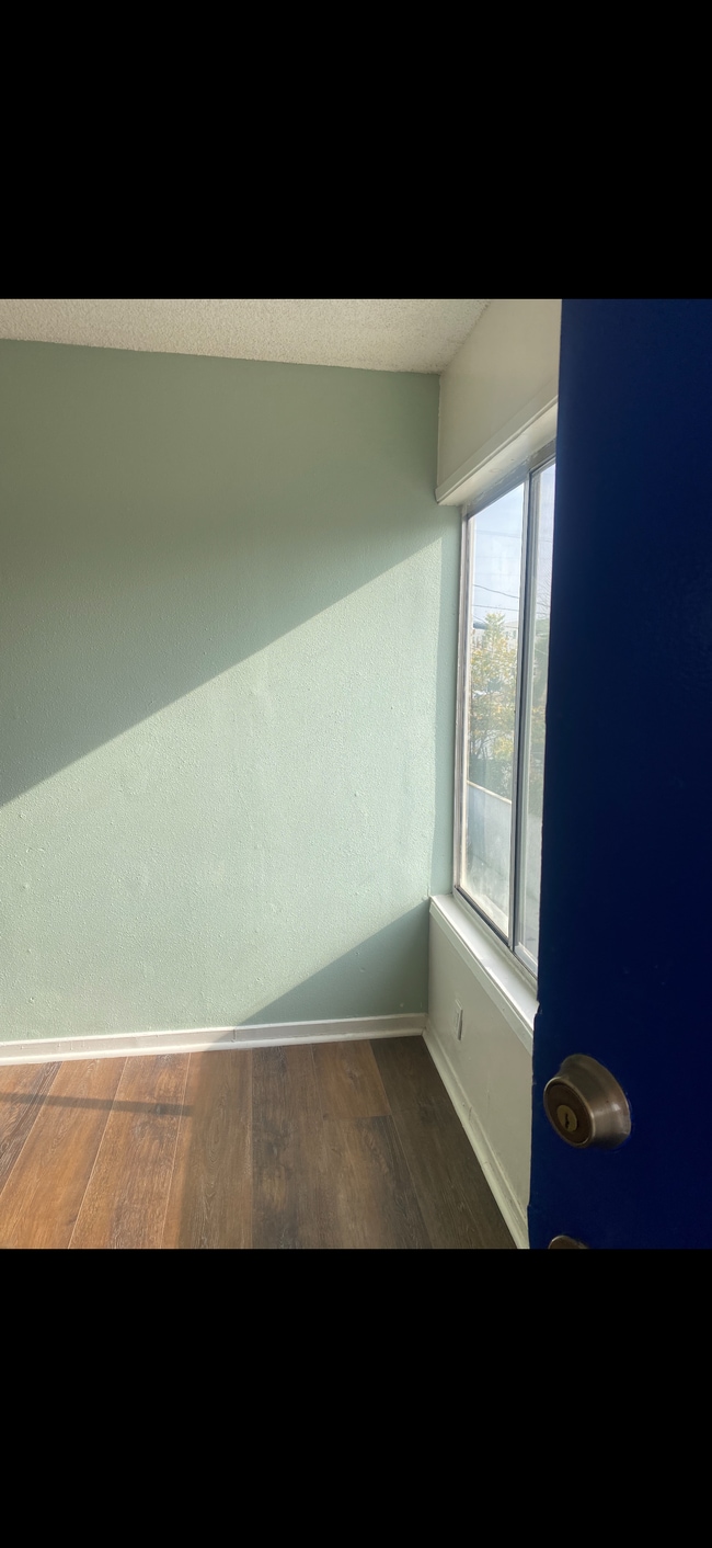 Photo - 10010 Anzac Ave Unit 4